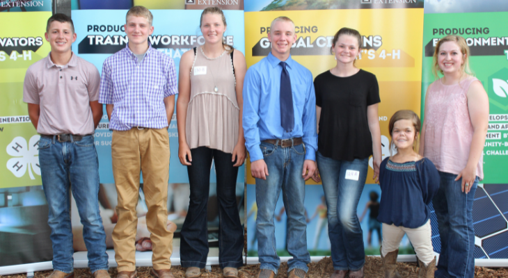 4-H teens pose for a group shot
