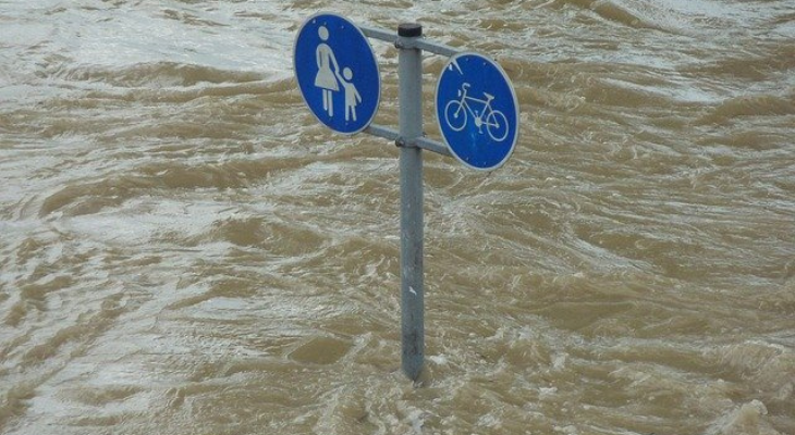 high water with pedestrian sign show flooded