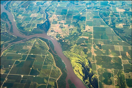 aerial_view_of_mississippi_river_and_farmland_-_edited_from_ken_lund_on_flickr.jpg