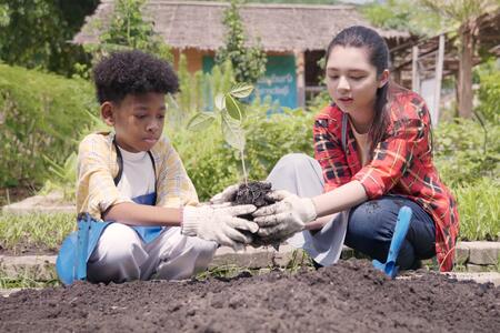 2 KIDS GROWING A PLANT