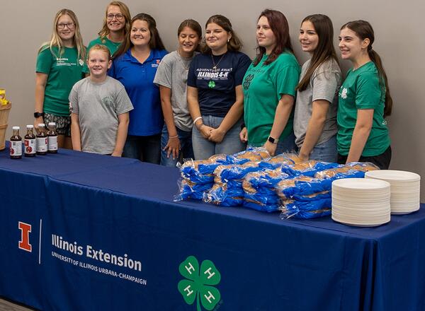 4-H members at refreshment table