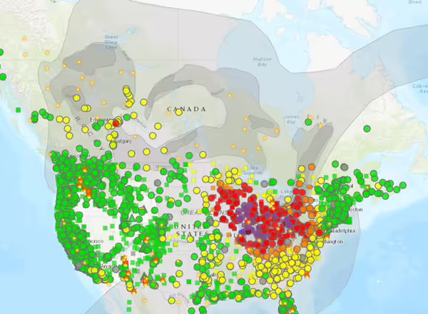 Map image of United States with green, yellow, and red dots depicting air quality levels via EPA.