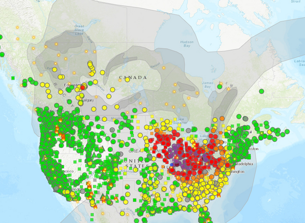 Map image of United States with green, yellow, and red dots depicting air quality levels via EPA.