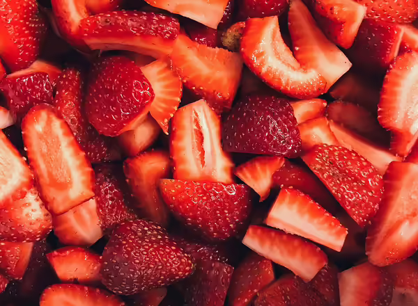 sliced strawberries