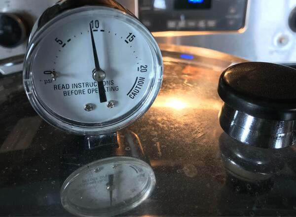 dial guage on pressure canner lid