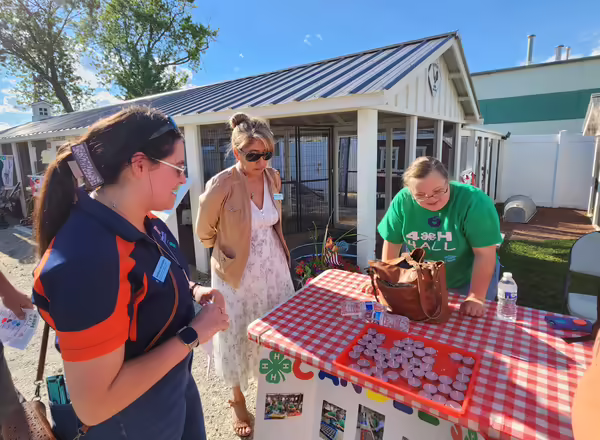 4-H member shows off her project