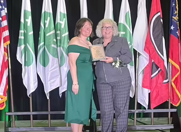 Kelly receives award on stage 