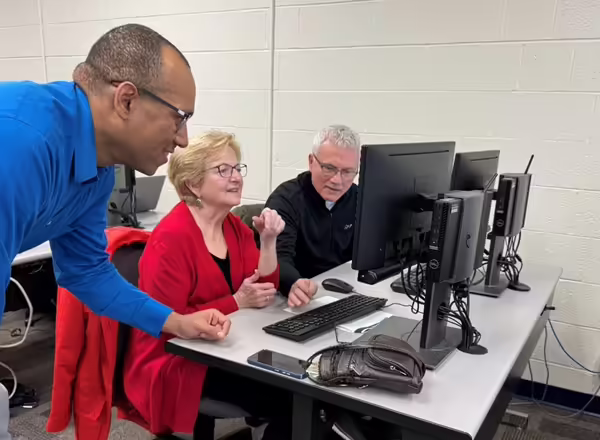 Zach Kennedy helps community members troubleshoot a data issue.