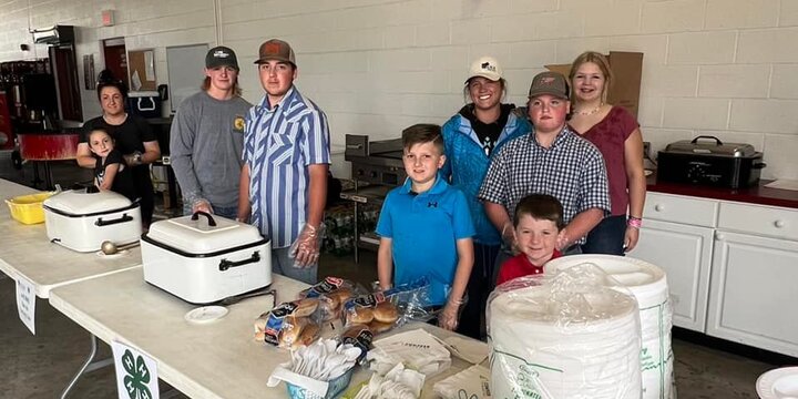 4-H members ready to serve at the bbq