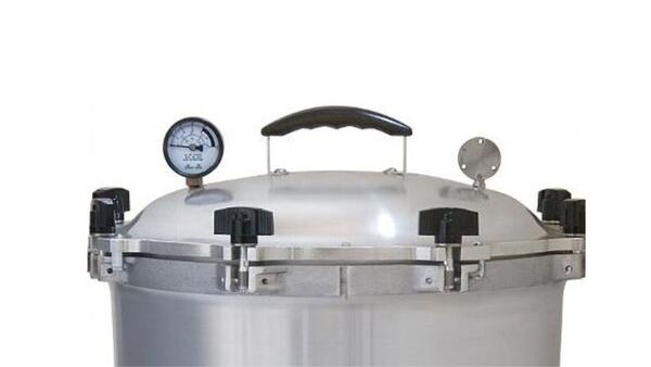 Pressure Canner with a gauge