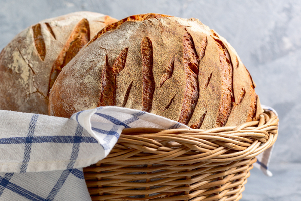 The name of the webinar on the image of a bread in a basket.