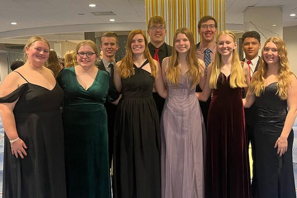 10 National 4-H Congress delegates from Illinois in formal dress