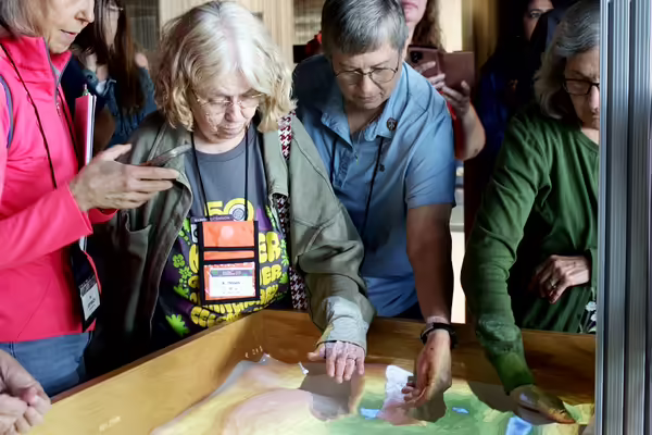 Master Gardeners looking at landscape simulation technology