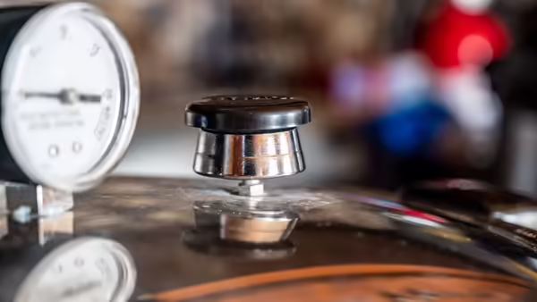 pressure canner with a dial guage