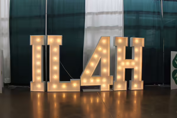 Illuminated Illinois 4 H sign