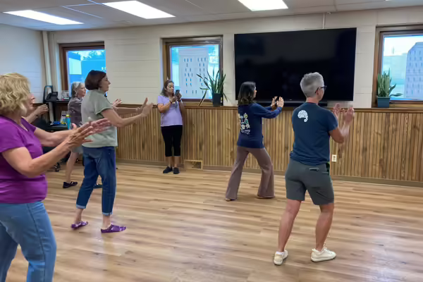 Food and Nutrition Educator  Kristin Bogdonas leading a class of tai chi for older adults 