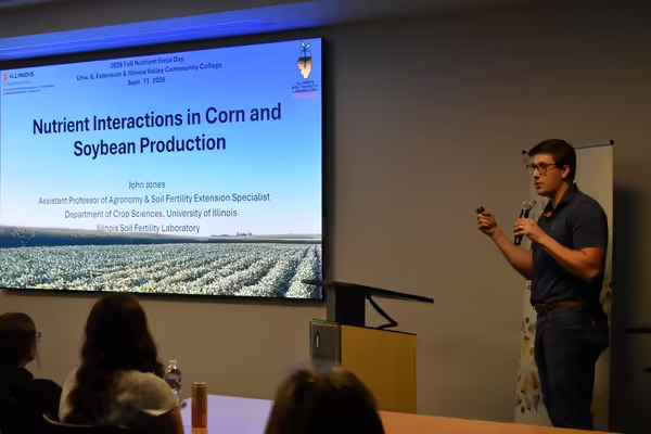 UIUC Crop Sciences Professor John Jones updates Field Day attendees on his ongoing nitrogen rate research at the IVCC and Extension Research and Demonstration Plots.