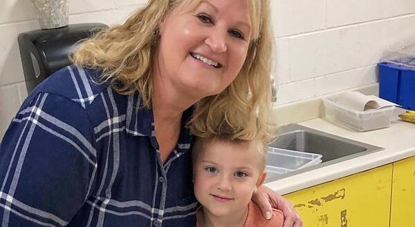 Picture of SNAP Education Instructor Kathy Ellis with a child