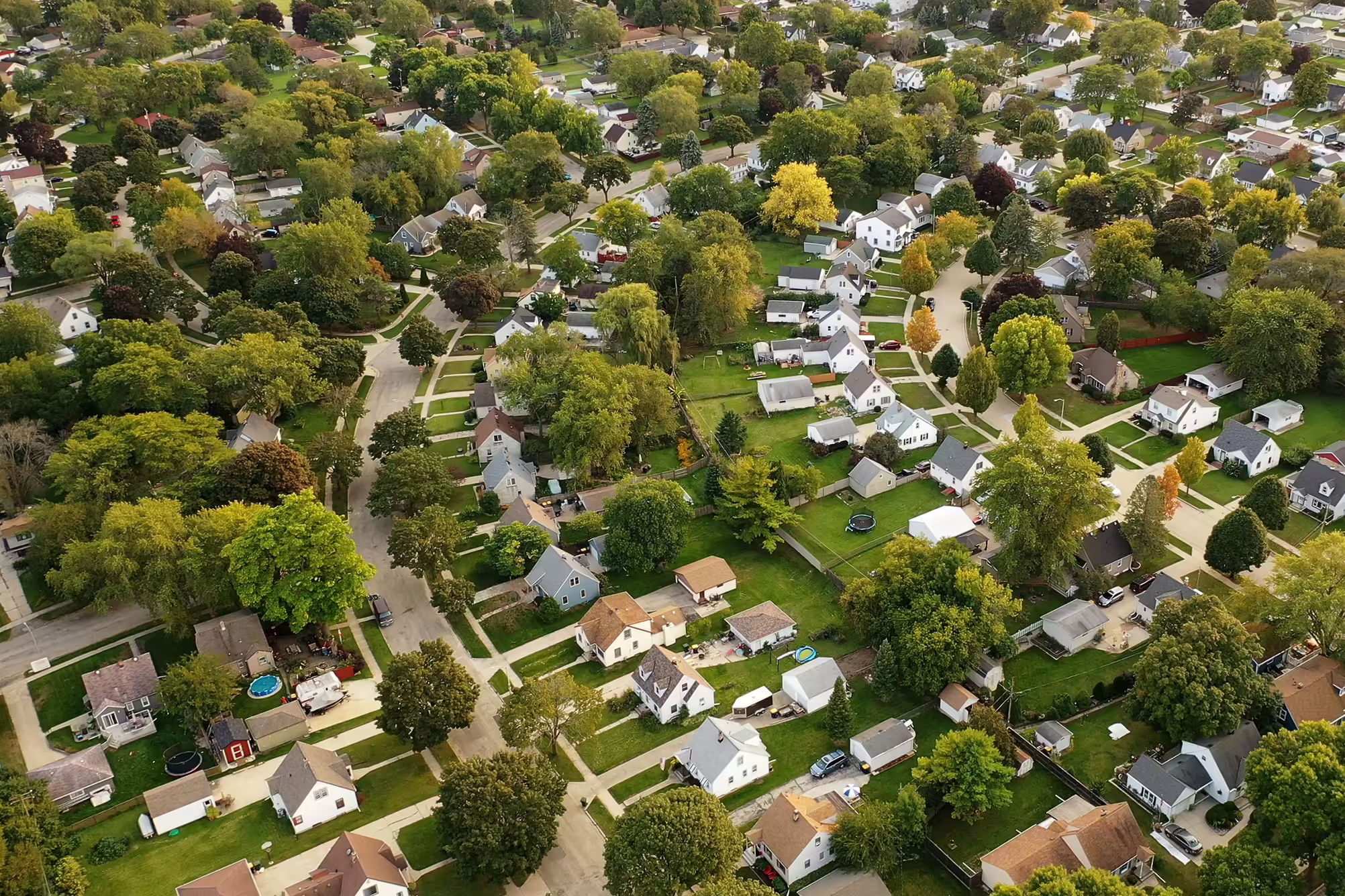 aerial view of neighborhood with mature trees