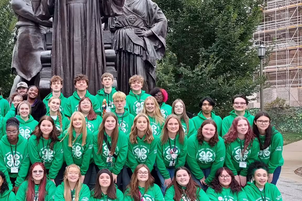4-H Teen leaders on U of I Campus