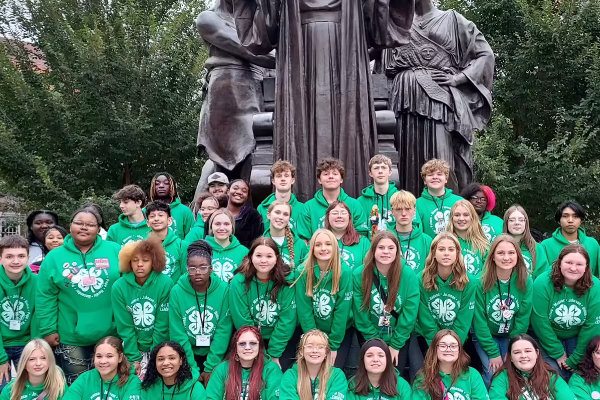 4-H Teen leaders on U of I Campus