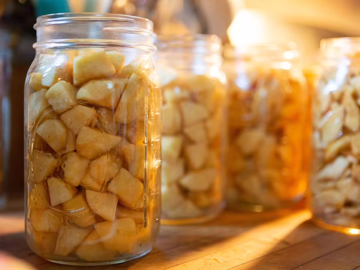 peeled apple pieces in clear canning jars