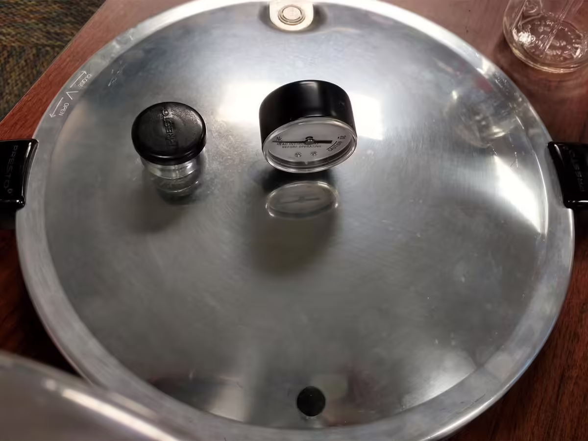 top view of dial gauge pressure canner lid