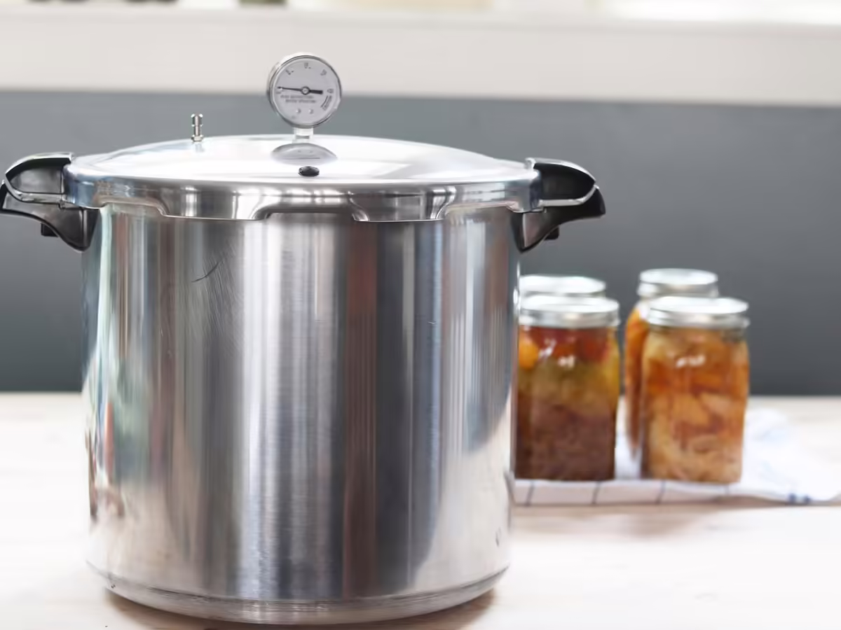 pressure canner with dial gauge