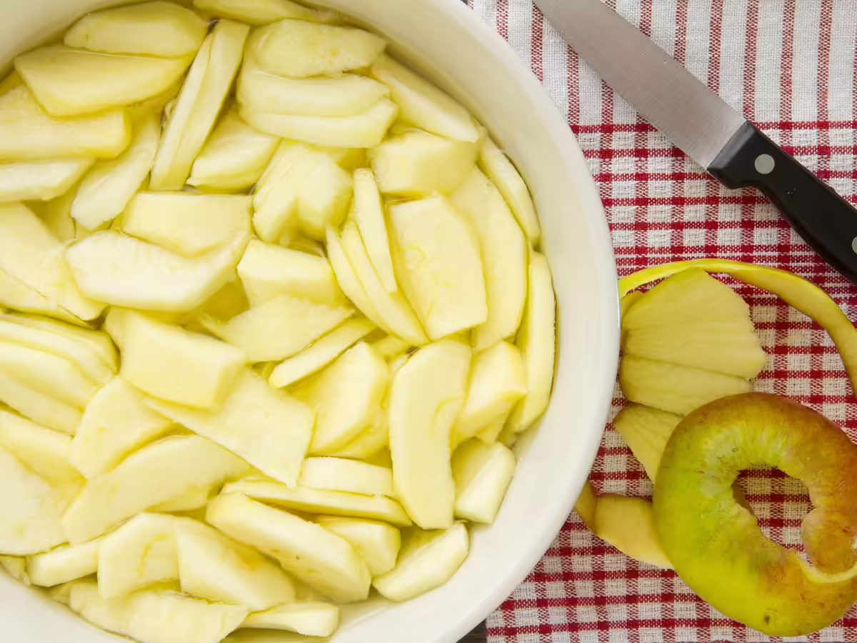 peeled, sliced apples in a bowl