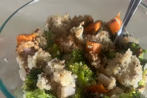 Bowl of vegetables and quinoa 