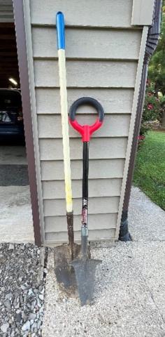 A perennial shovel (red handle) is not designed for moving large amounts of dirt, but rather cutting and lifting perennials.