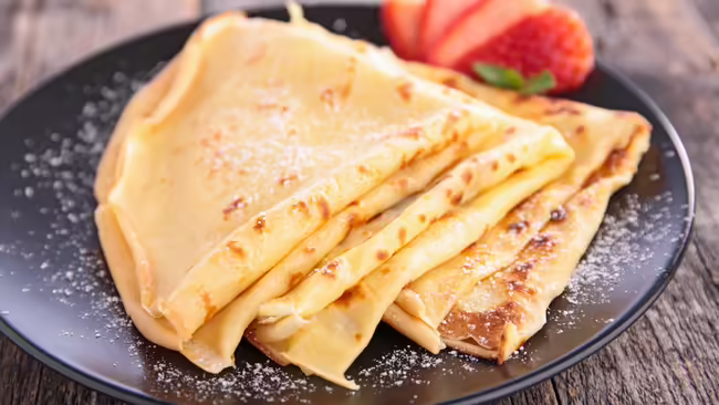 crepe with sugar and strawberry